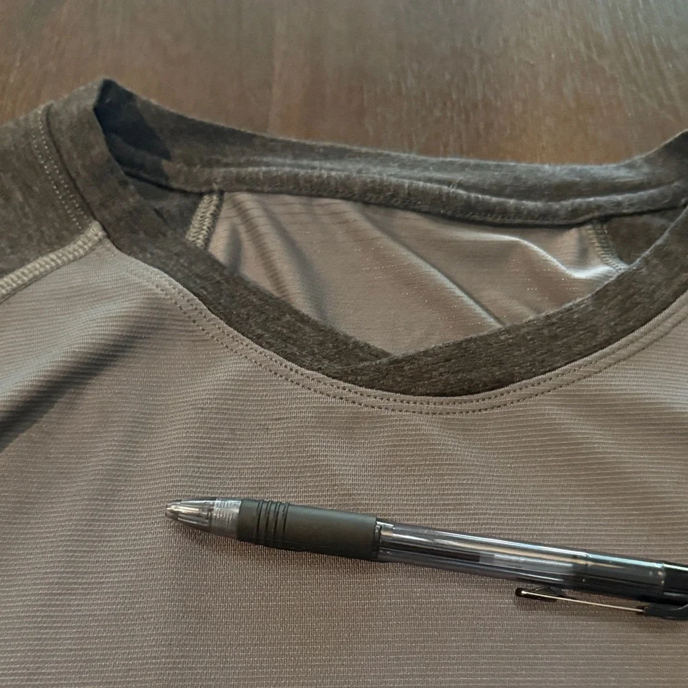 Lululemon Shirt Large. ****Minor Defects. See pictures Read Description***** - Picture 12 of 12